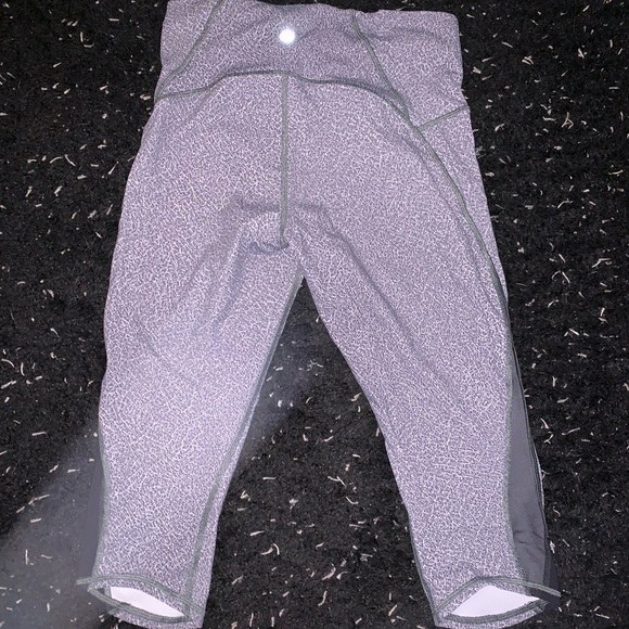 Lululemon Cropped legging - Picture 2 of 3
